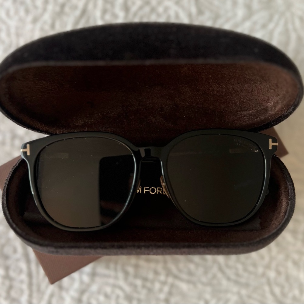 ** TOM FORD Kit Astuccio Rigido B6 Donna authentic sunnies! 🕶️** (polarized)